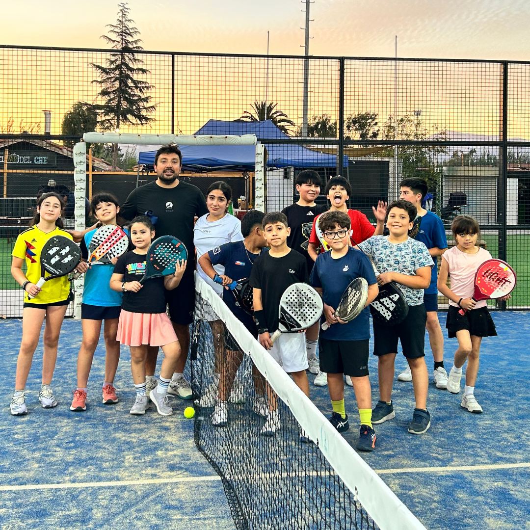 Academia de pádel para niños en Maipú, AURA Club de Pádel